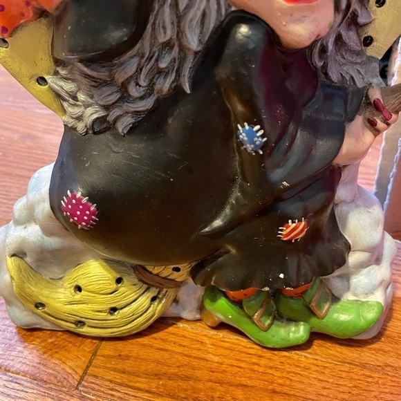 Vintage Halloween Witch Ceramic Mold - Hand Painted -Just Needs Some added light - Picture 8 of 16